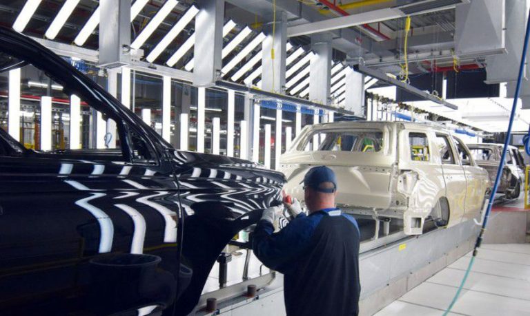 General Motors e Volkswagen reabrem duas fábricas no